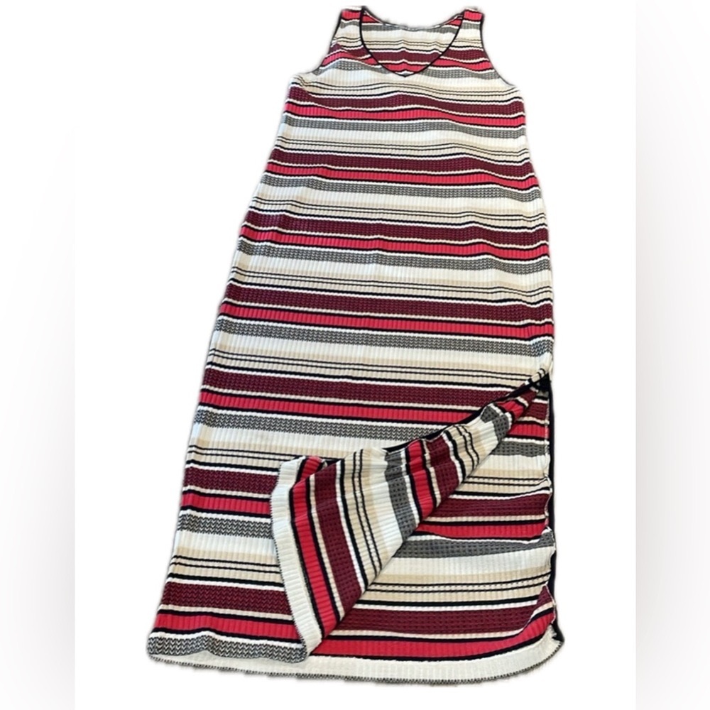 V-necked striped maxi ribbed dress with side slits . - Picture 1 of 6